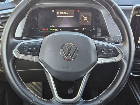 Used 2025 Volkswagen Atlas Cross Sport SE image 14