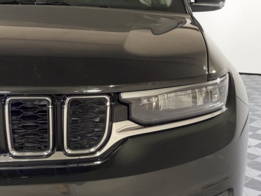 Used 2024 Jeep Grand Cherokee L Limited w/ Luxury Tech Group II AWD/4WD image 12