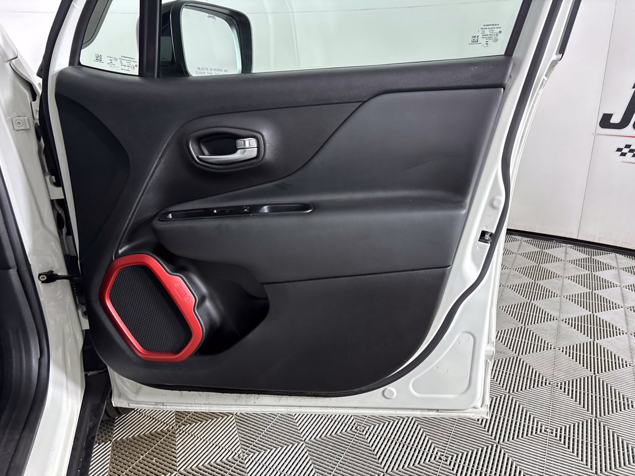 Used 2022 Jeep Renegade Trailhawk AWD/4WD image 30