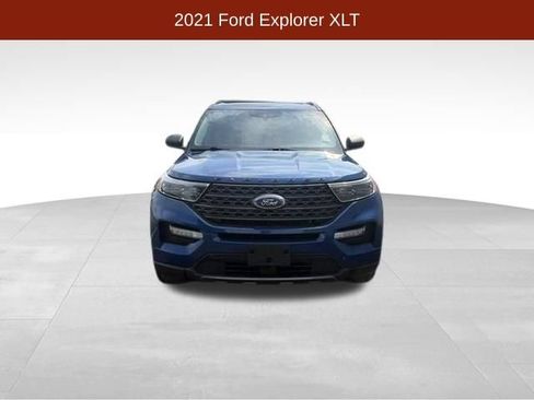 Used 2021 Ford Explorer XLT w/ Equipment Group 202A AWD/4WD image 2