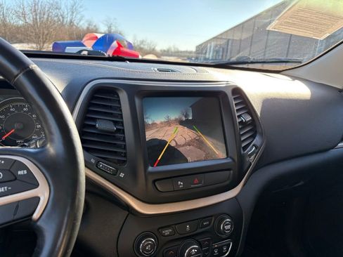 Used 2015 Jeep Cherokee Latitude w/ Comfort/Convenience Group image 36