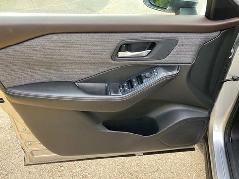 Used 2023 Nissan Rogue SV FWD image 12