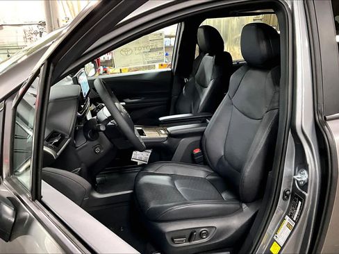 New 2026 Toyota Sienna Limited image 9