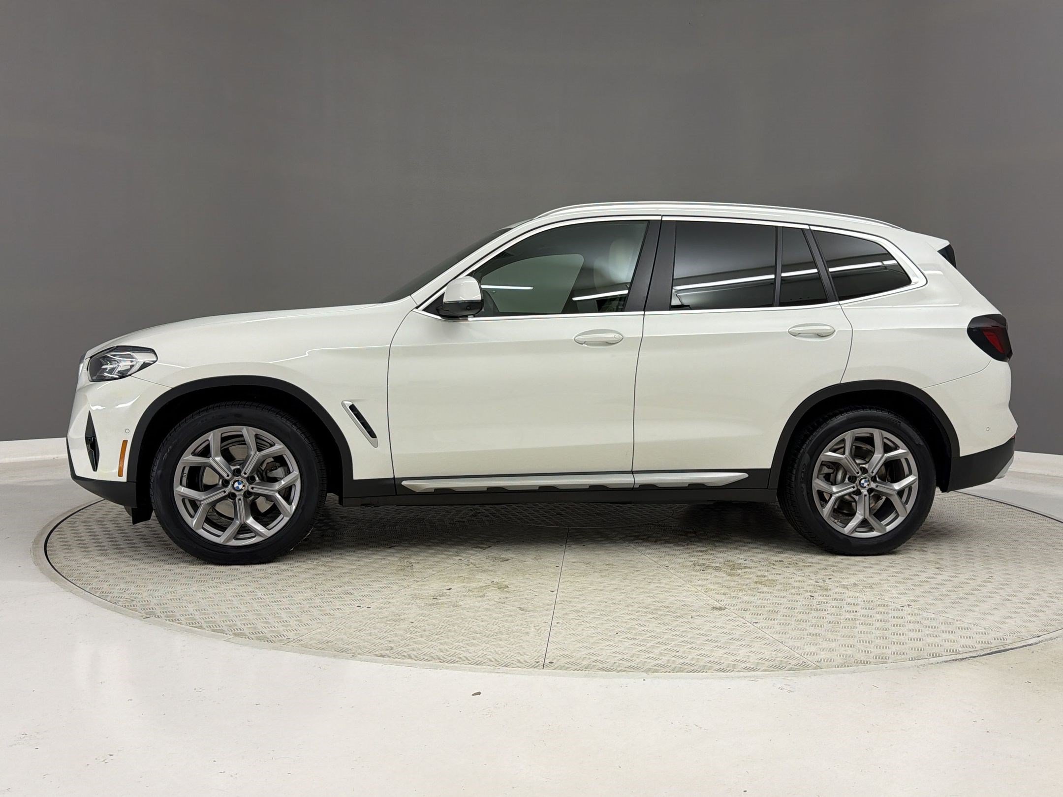 Used 2023 BMW X3 sDrive30i w/ Premium Package RWD image 2