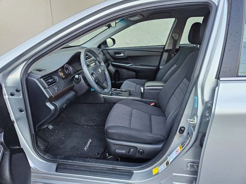 Used 2016 Toyota Camry LE image 9
