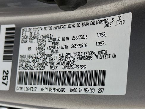 Used 2020 Toyota Tacoma TRD Off-Road image 12