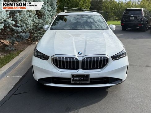 Used 2025 BMW 530i xDrive image 2