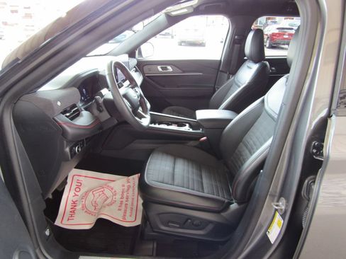 Used 2025 Ford Explorer ST-Line w/ ST-Line Street Pack AWD/4WD image 24