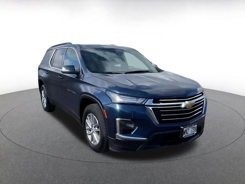 Used 2023 Chevrolet Traverse LT FWD image 2