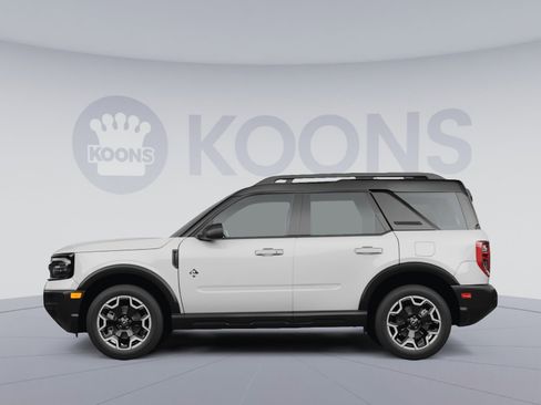 Used 2025 Ford Bronco Sport Outer Banks w/ Sasquatch Outer Banks Package AWD/4WD image 2