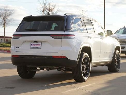 New 2025 Jeep Grand Cherokee Limited image 9