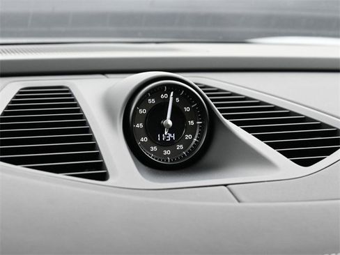 New 2025 Porsche Macan Turbo Electric image 9