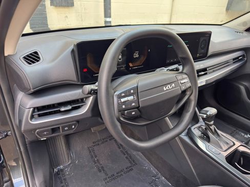 Used 2025 Kia K4 FWD image 12