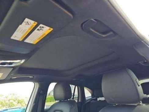 Used 2025 Mercedes-Benz GLA 250 4MATIC image 3