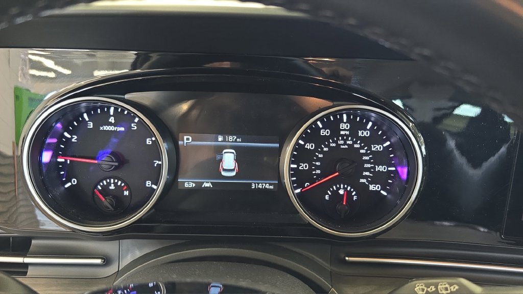 Certified 2023 Kia Carnival EX FWD image 19