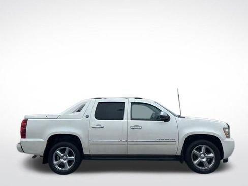 Used 2013 Chevrolet Avalanche LTZ AWD/4WD image 17