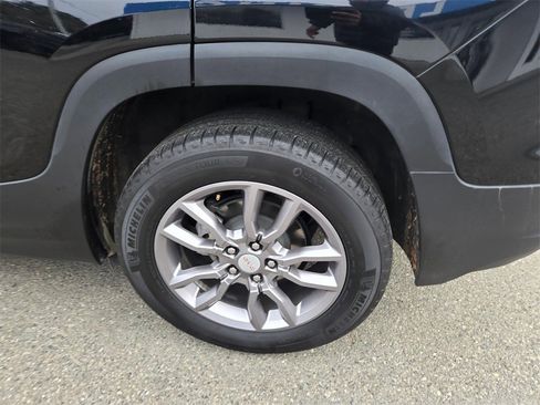 Used 2024 GMC Terrain SLT image 5