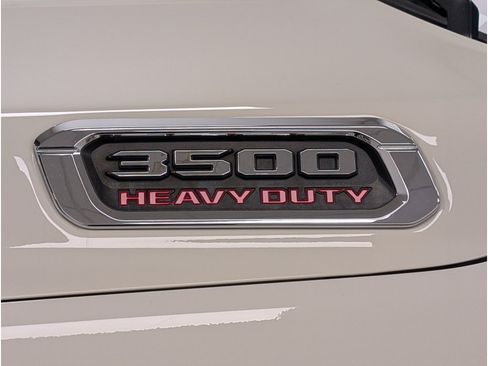 Used 2022 RAM 3500 Laramie AWD/4WD image 6