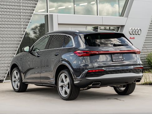 Certified 2025 Audi Q5 Premium w/ Premium Plus AWD/4WD image 5