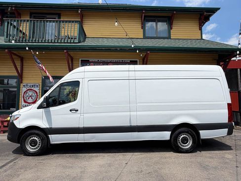 Used 2019 Mercedes-Benz Sprinter 170 image 12