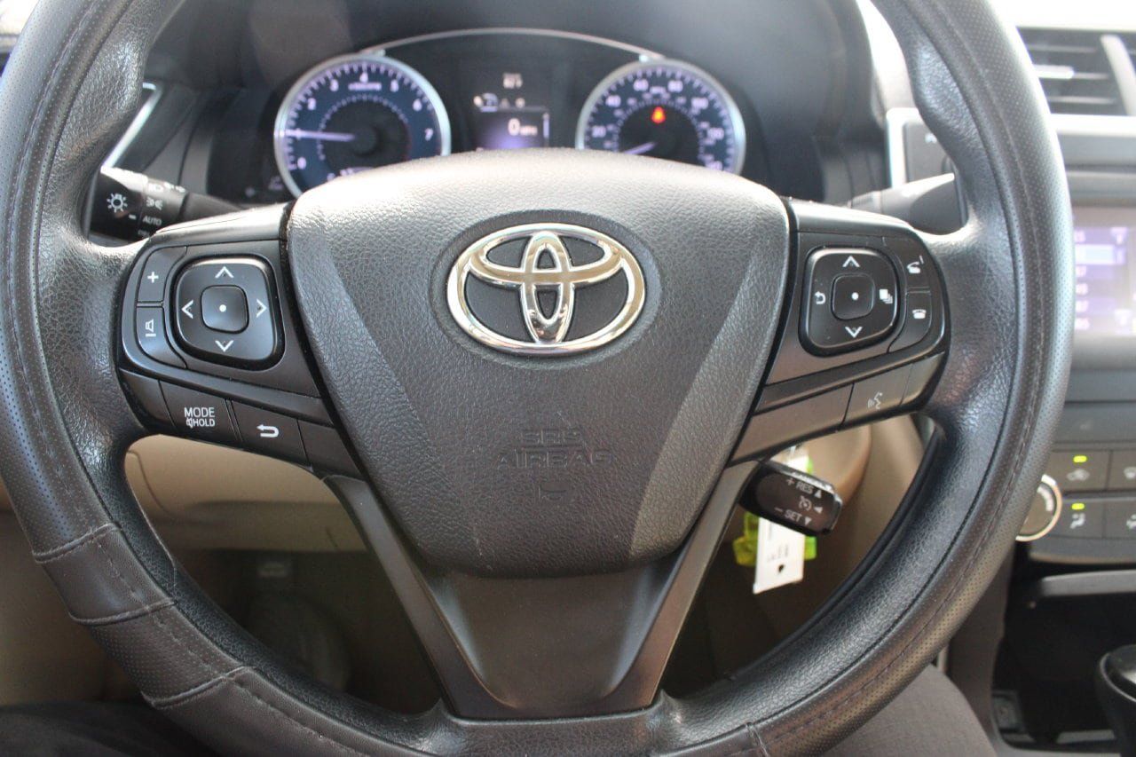 Used 2016 Toyota Camry LE FWD image 12