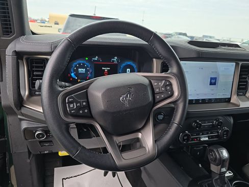 Used 2025 Ford Bronco Outer Banks image 6