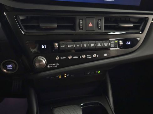 Certified 2024 Lexus ES 350 F Sport w/ Accessory Package (Z2) FWD image 32