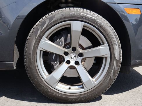 Certified 2023 Porsche Macan AWD/4WD image 29