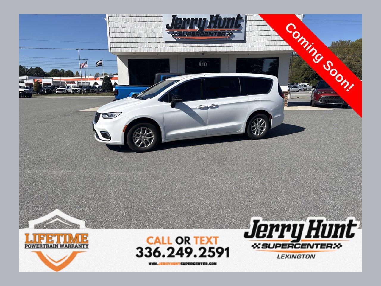 Used 2025 Chrysler Pacifica Select FWD image 1