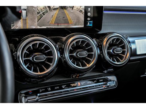 Certified 2022 Mercedes-Benz GLB 250 4MATIC image 20