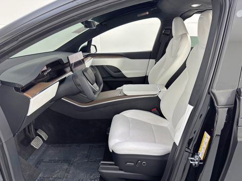 Used 2023 Tesla Model X Standard Range image 15