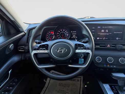 Used 2021 Hyundai Elantra SE FWD image 26