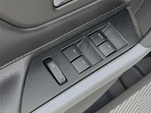 Used 2013 Ford Edge Limited w/ Driver Entry Pkg FWD image 20