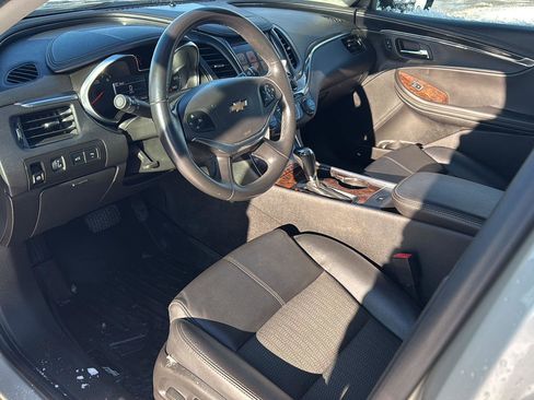 Used 2015 Chevrolet Impala LT w/ Convenience Package image 12