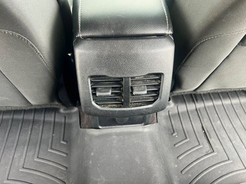 Used 2017 Ford Fusion SE w/ Fusion SE Technology Package FWD image 27