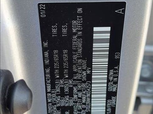 Used 2022 Toyota Highlander LE image 25