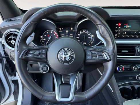 Used 2022 Alfa Romeo Stelvio Veloce image 17