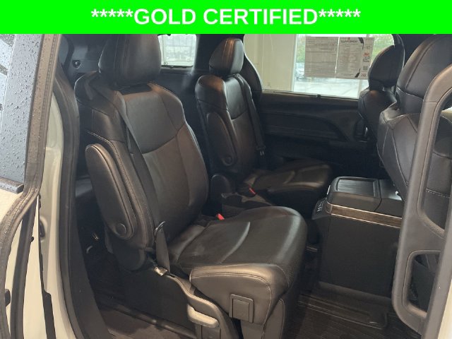 Used 2025 Toyota Sienna Platinum AWD/4WD image 37