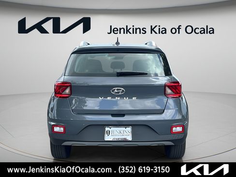 Used 2025 Hyundai Venue SEL FWD image 4