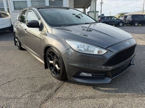Used 2018 Ford Focus ST FWD image 5