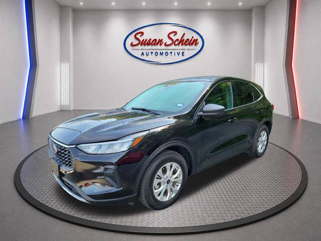 Used 2025 Ford Escape Active FWD image 1