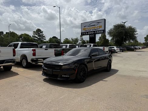 Used 2016 Dodge Charger R/T RWD image 3