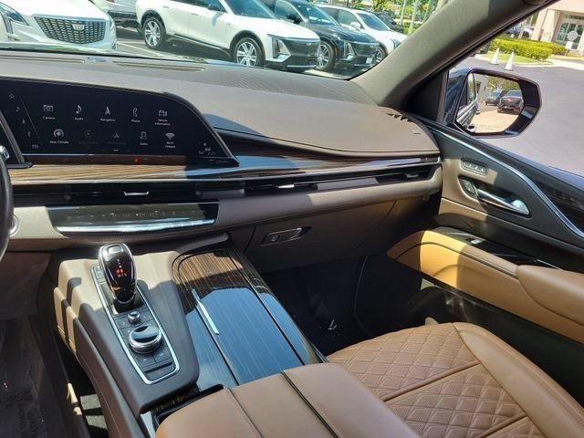 Used 2021 Cadillac Escalade Premium Luxury AWD/4WD image 18