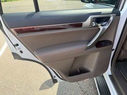 Used 2016 Lexus GX 460 w/ Premium Package AWD/4WD image 25