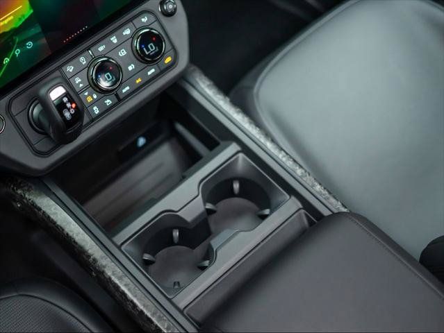 New 2026 Land Rover Defender 110 OCTA AWD/4WD image 27
