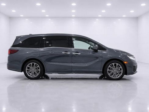 Used 2025 Honda Odyssey Touring image 6
