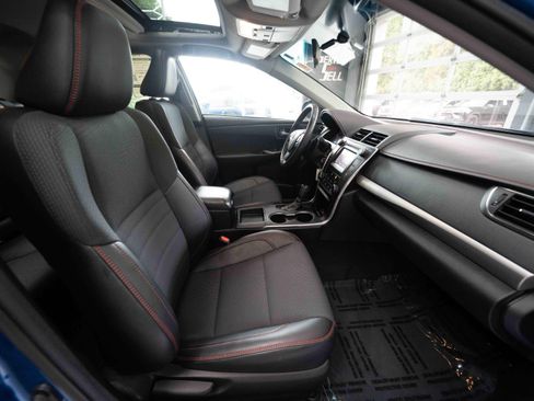 Used 2017 Toyota Camry SE w/ Moonroof Package FWD image 26