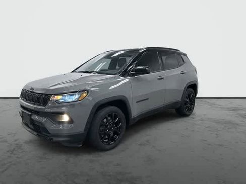 Used 2024 Jeep Compass Latitude w/ Convenience Group AWD/4WD image 8