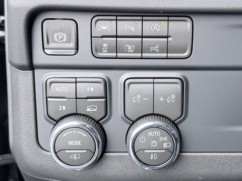 New 2026 Chevrolet Suburban RST image 14