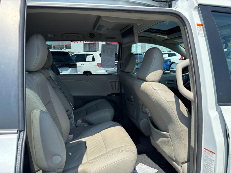 Used 2017 Toyota Sienna XLE Premium FWD image 10